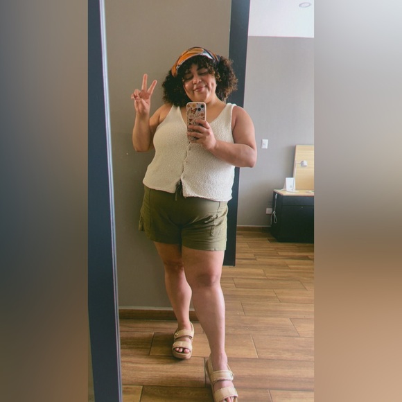 Meet your Posher, Alexandra (Alex) - Picture 2 of 4